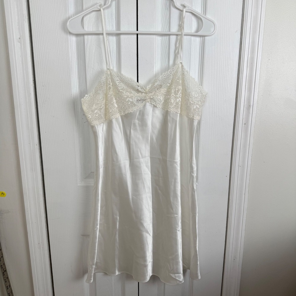 Morgan Taylor Intimates Babydoll M Ivory Satin Chemise Nightie‎ Slip Lace Trim